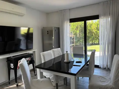 Casa en  venta en Ayres Plaza con vista a plazoleta