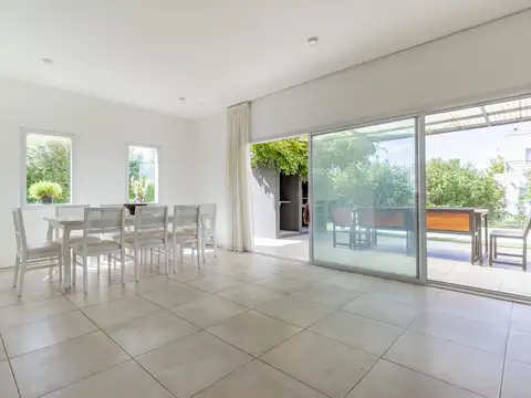 Casa en Pilar del Este II, Barrio San Eduardo, Lote 95