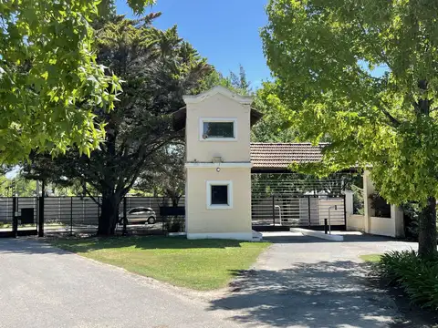 Casa en Las Margaritas Village