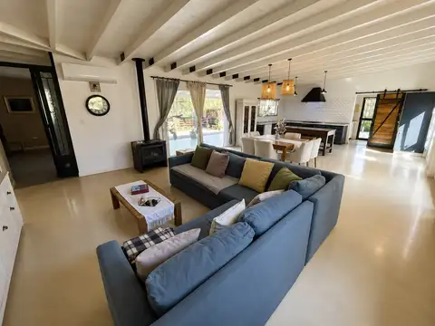 Casa 7 ambientes con 2 baños