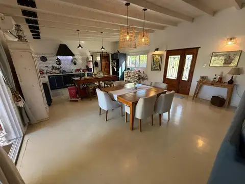 Casa en Venta con 3 cocheras