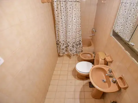 CASA TIPO TRIPLEX  EN VENTA - LA PLATA