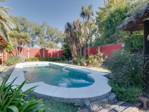 CASA EN VENTA LA PLATA 2 DORMITORIOS PILETA