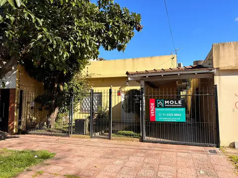 Casa Chalet 4 ambientes con jardin y garaje sobre lote propio en Venta en Villa Ballester, San Martin