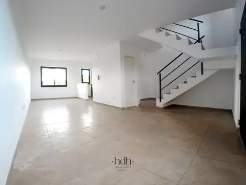 Venta duplex 2 dormitorios 2 baños patio barrrio San Fernando