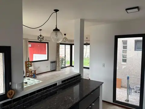 Casa 2 ambientes con 1 baño