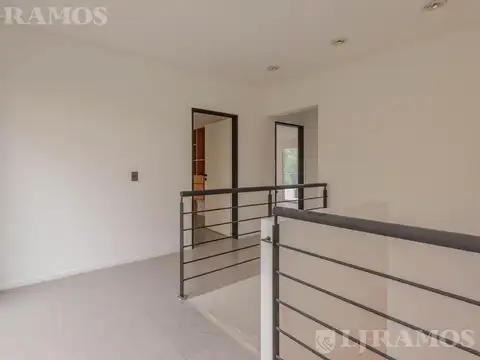 Casa en Alquiler con 1 cochera