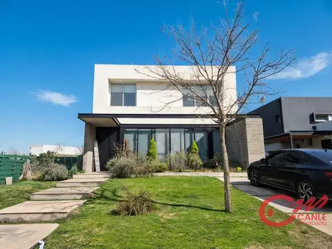Casa en venta de 5 dormitorios. Puertos