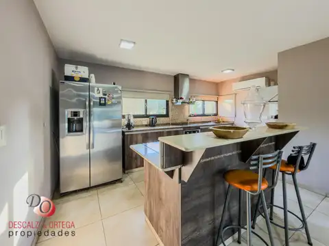 Casa en venta en Villa Catalina-3 dormitorios-Pileta-Apta crédito