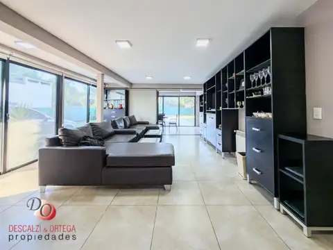 Casa en Venta en Villa Catalina, USD 230.000