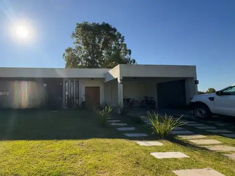 Venta de Casa de 2 Dormitorios en Área 60, Brandsen