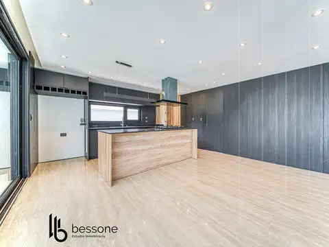 Casa en Venta con 4 cocheras