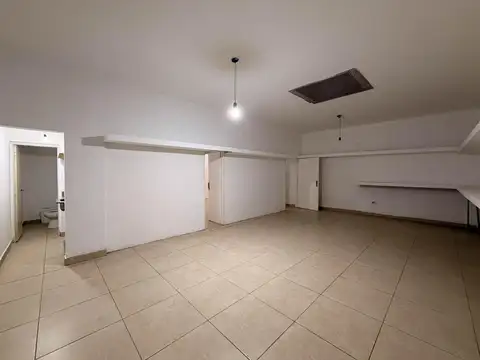 Local en Alquiler en Luis Agote, $ 3.300.000