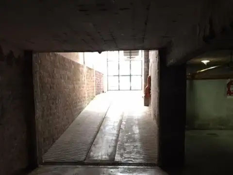 COCHERA CUBIERTA  EN BANFIELD.