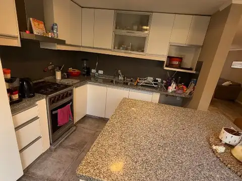 Chalet en venta de 4 Ambientes en Barrio Parque, Bernal