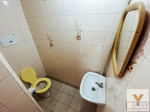 Oficina 17 ambientes con 7 baños