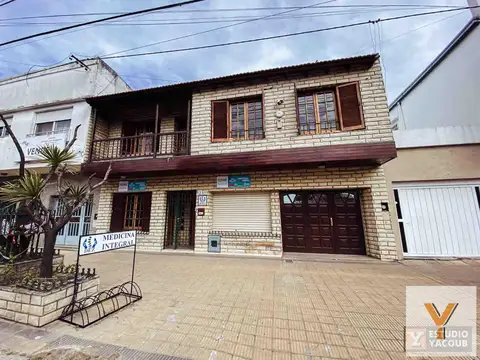Edificio Comercial en venta - 7 Consultorios 3 Dormitorios 7 Baños - 428Mts2 - Berisso
