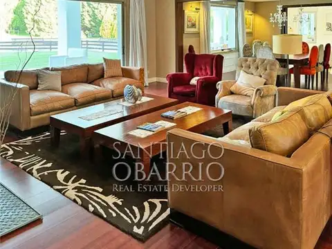 Casa en Venta de casi 800m2 en La Colina Villa de Campo de Lujan 100