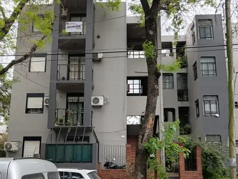 Departamento 3 ambientes, al frente con balcon