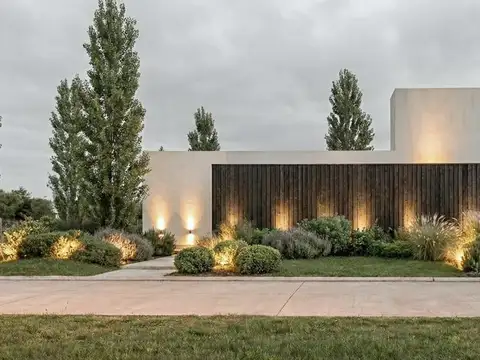 VENTA CASA EN COUNTRY LA CASCADA - 3 DORMITORIOS EN SUITE- PLANTA BAJA