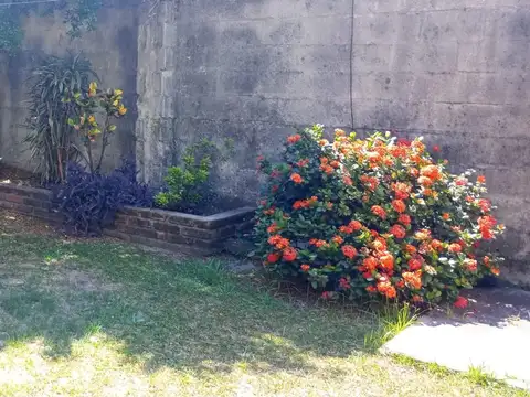 Casa 4 ambientes con 1 baño