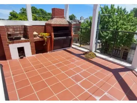 Venta - Liniers - Casa en esquina con terraza y parrilla- APTO CREDITO HIPOTECARIO