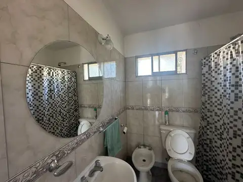 Casa 5 ambientes con 1 baño
