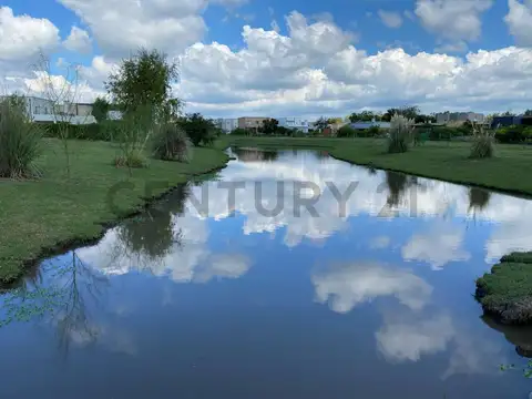 CASA 6 AMBIENTES CON VISTA AL AGUA