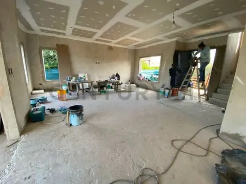 CASA 6 AMBIENTES CON VISTA AL AGUA