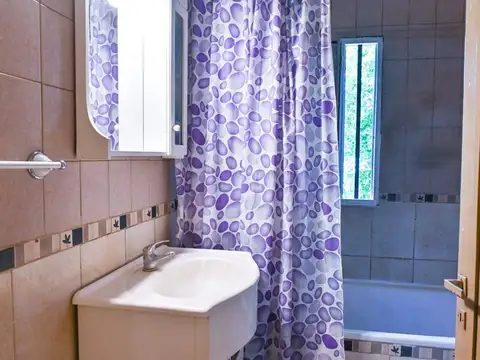 Casa en Alquiler con 2 cocheras