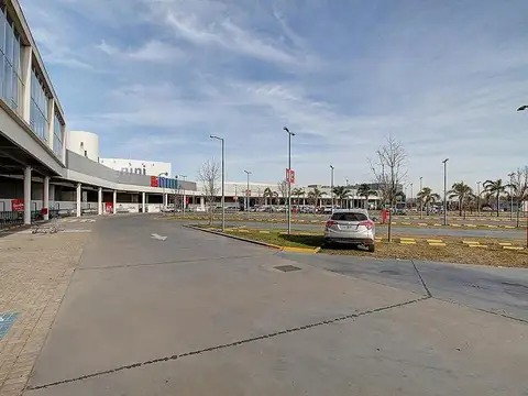 Locales a estrenar en Centro Comercial sobre Autopista del Oeste con Seguridad 24 hs parking