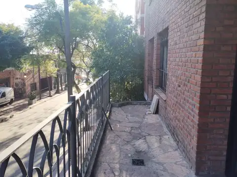 Av Peron 400, Piso PB
