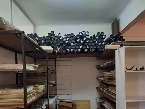 Excelente oficina amplia y muy luminosa. Se escuchan ofertas, permuta. Tiene que visitarla!