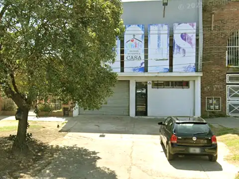 ¡OPORTUNIDAD ÚNICA GALPÓN 230 M2 SOBRE TERRENO DE 400 M2 EN BERNAL CENTRO! SALIDA A DOS CALLES