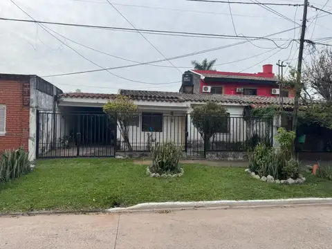 CASA 2 DORMITORIOS CON COCHERA