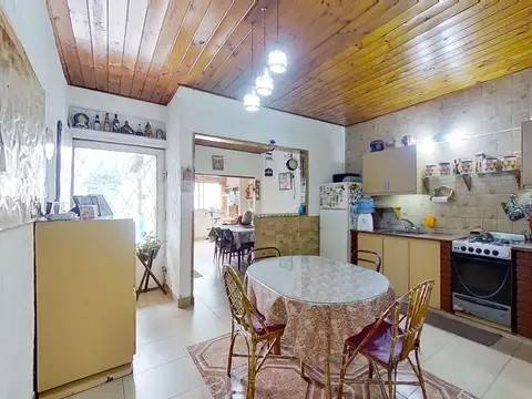 Casa 4 ambientes con 2 baños