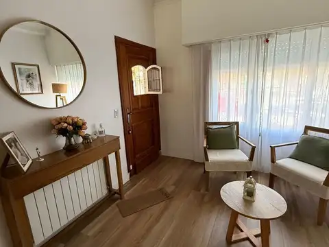 Chalet de 5 ambientes con dependencia, quincho y pileta en Chauvín