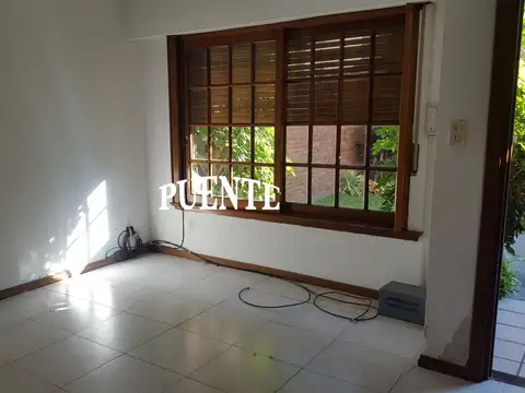 Casa en Alquiler con 1 cochera