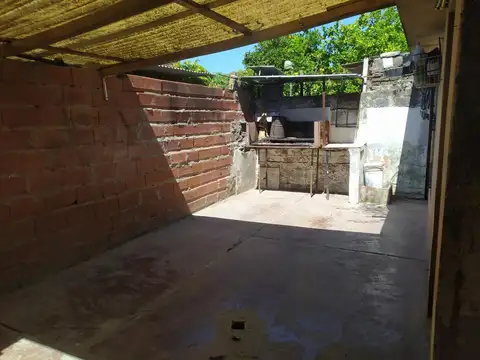 Casa de Frente, lamadrid 1800. 3 Dormitorios!