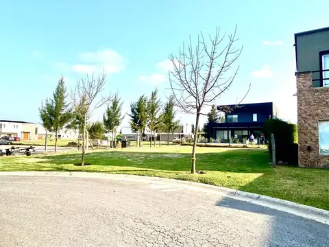 Boulevard de Todos los Santos 4400, Tigre, Buenos Aires, Argentina