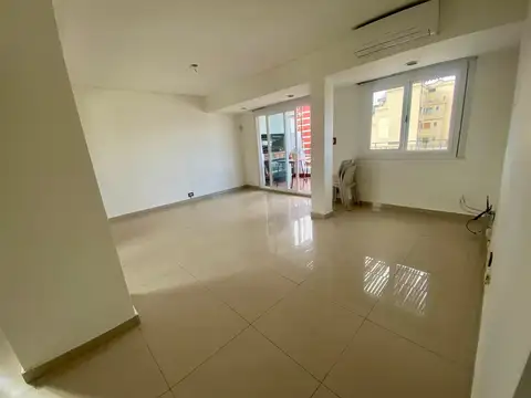 ¡Exclusivo semipiso muy luminoso en lo mejor de Belgrano! Espectacular departamento de 3 ambientes con dependencia o 3er dormitorio con amplio BALCÓN TERRAZA, PARRILLA Y PLAYROOM, COCHERA OPTATIVA. VISTA PANORAMICA.