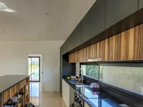 Casa 4 ambientes con 3 baños