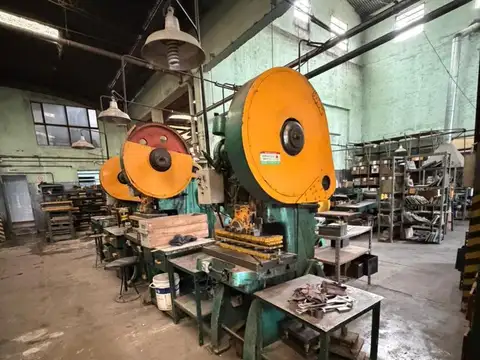 Depósito - Galpón de 1150 m2  en Gerli - Avellaneda - ALQUILER