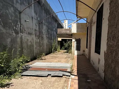 Alquiler Venta Casa a reciclar o Terreno  en Echesortu múltiples usos