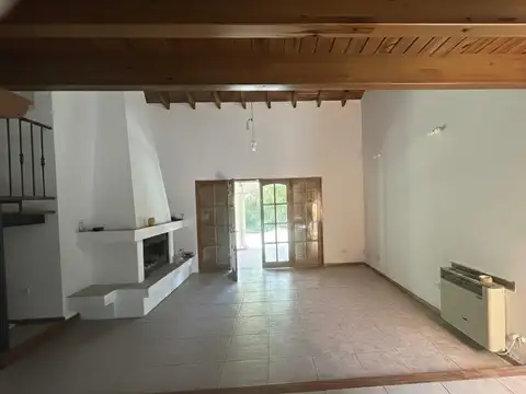 Casa 5 ambientes con 2 baños