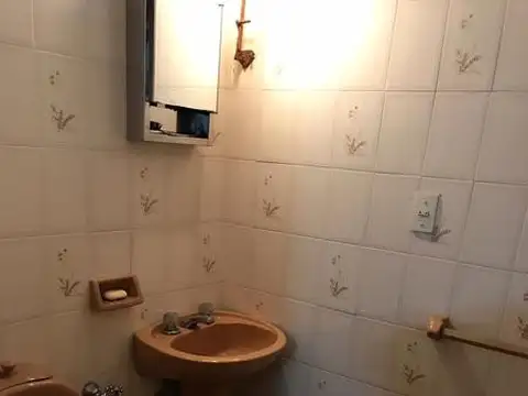 Departamento 6 ambientes con 2 baños