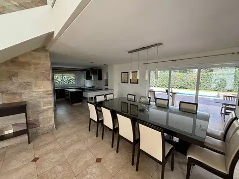 Casa 7 ambientes con 3 baños