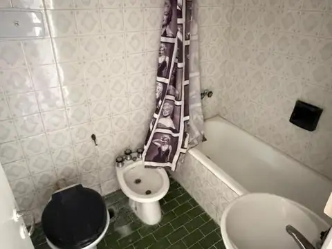 Falucho 2400, Piso 3