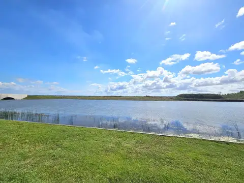 Excelente Lote de 760 m2 a la Laguna en  Barrio Nativas - Puertos del Lago