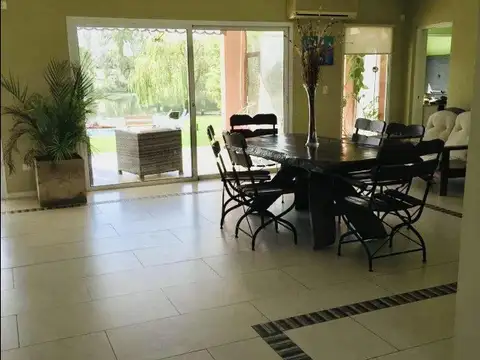 Casa 5 ambientes con 3 baños